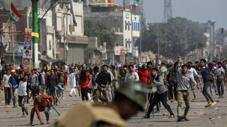 Hindistan'da vatandaşlık yasası çatışma çıkardı: Çok sayıda ölü var