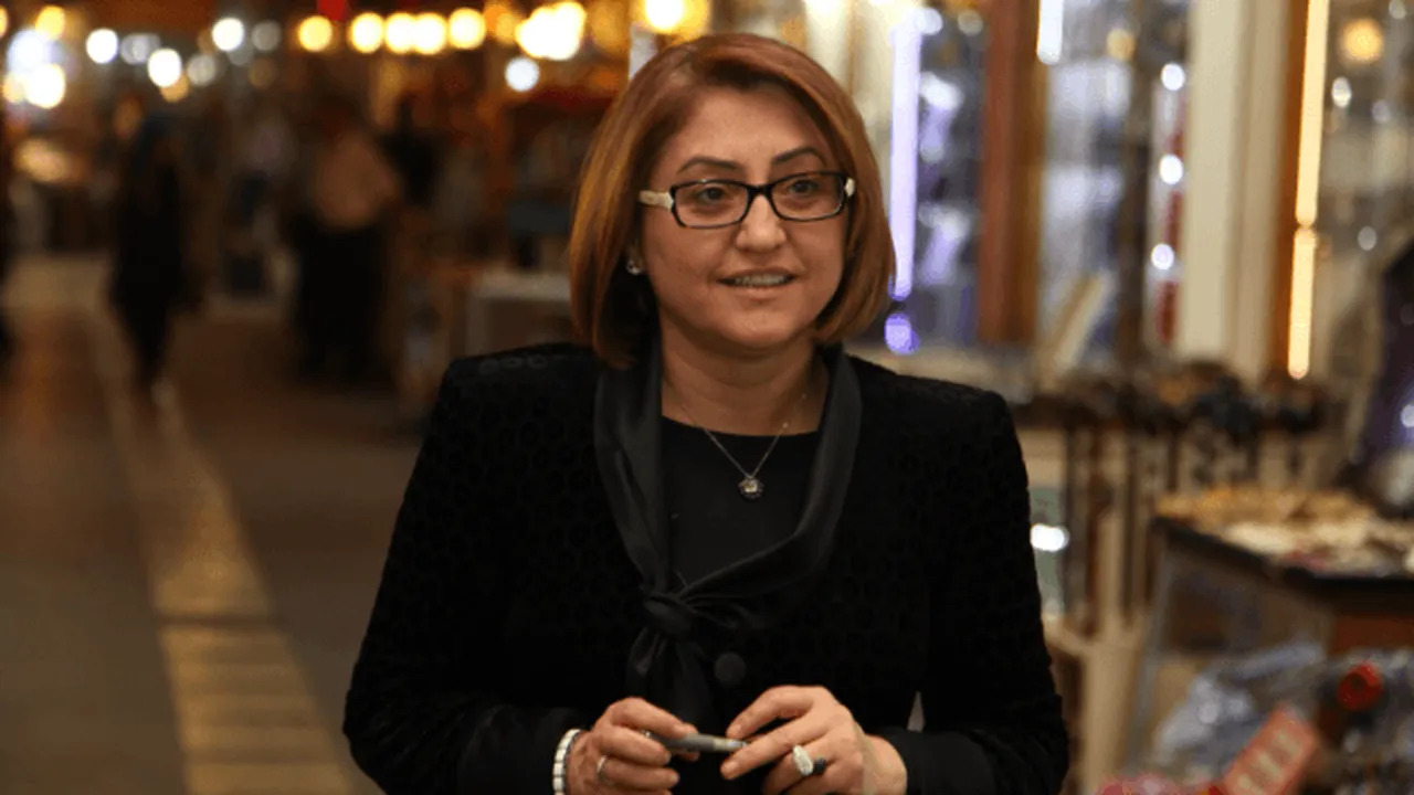 Fatma Şahin'den bağış açıklaması... CHP'ye yasak AKP'ye serbest mi?