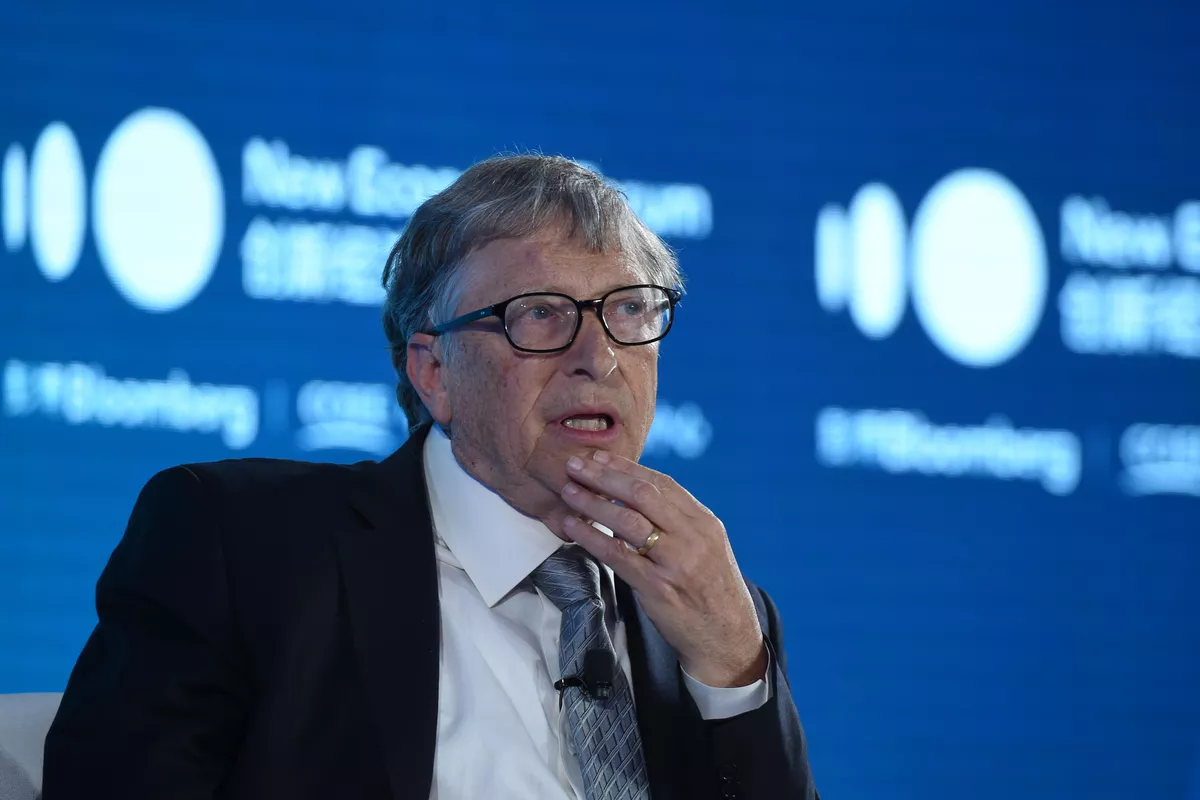 Salgını başlatmakla suçlanan Bill Gates'ten aşı hamlesi