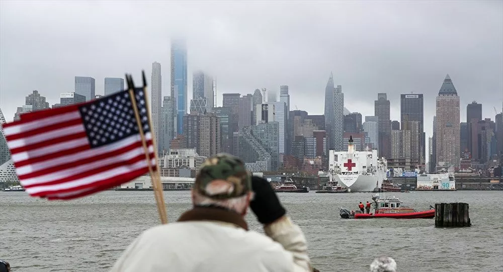 ABD donanmasına ait hastane gemisi New York'tan ayrıldı