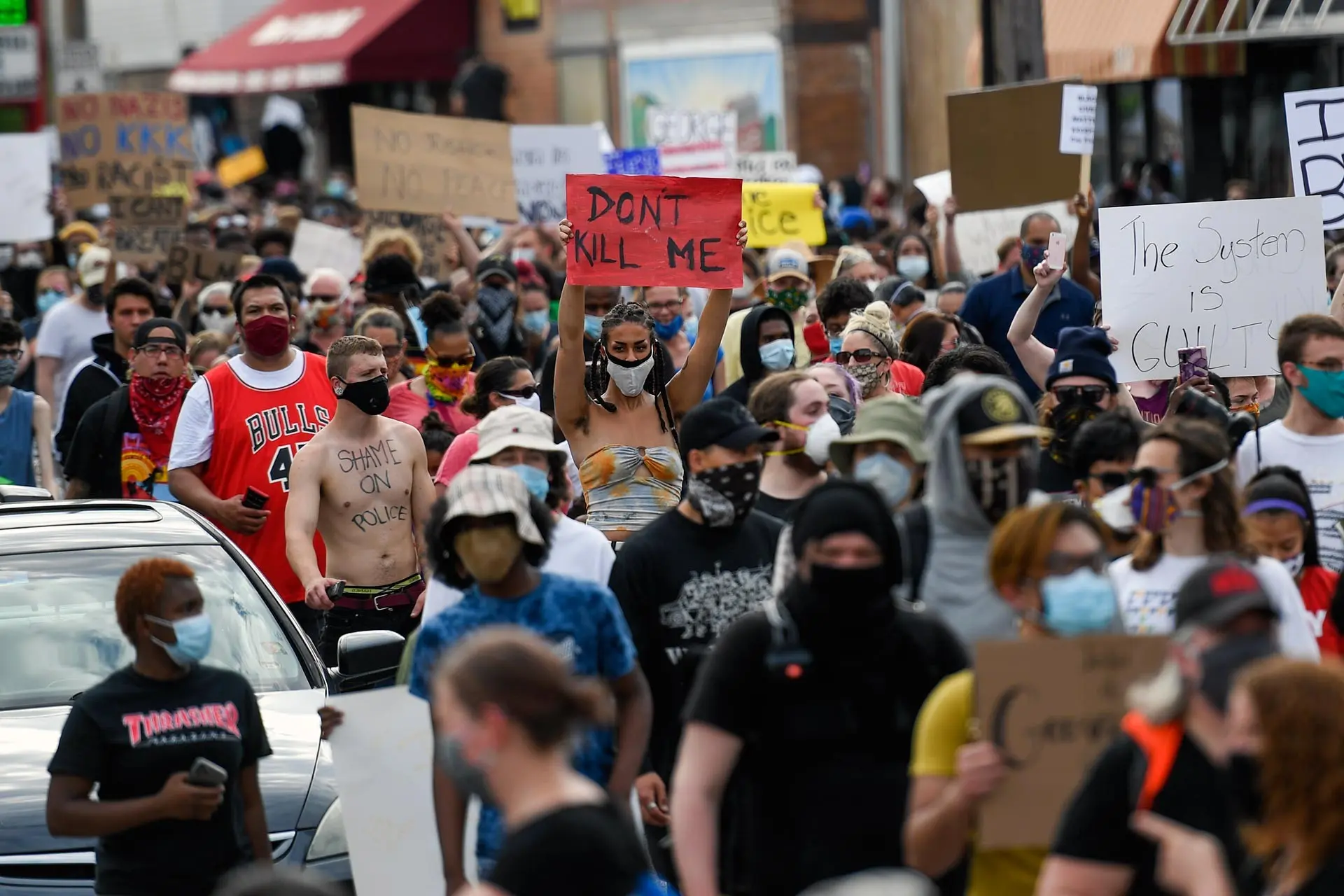 ABD'de Floyd'u polisin boğarak öldürmesini protesto edenlere gazlı müdahale