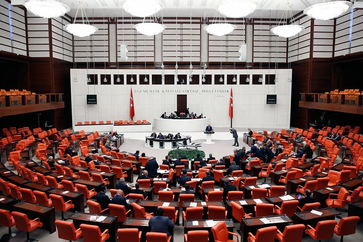 AKP'li vekillerin imzası olmayan yasa teklifleri komisyonu aşamadı!