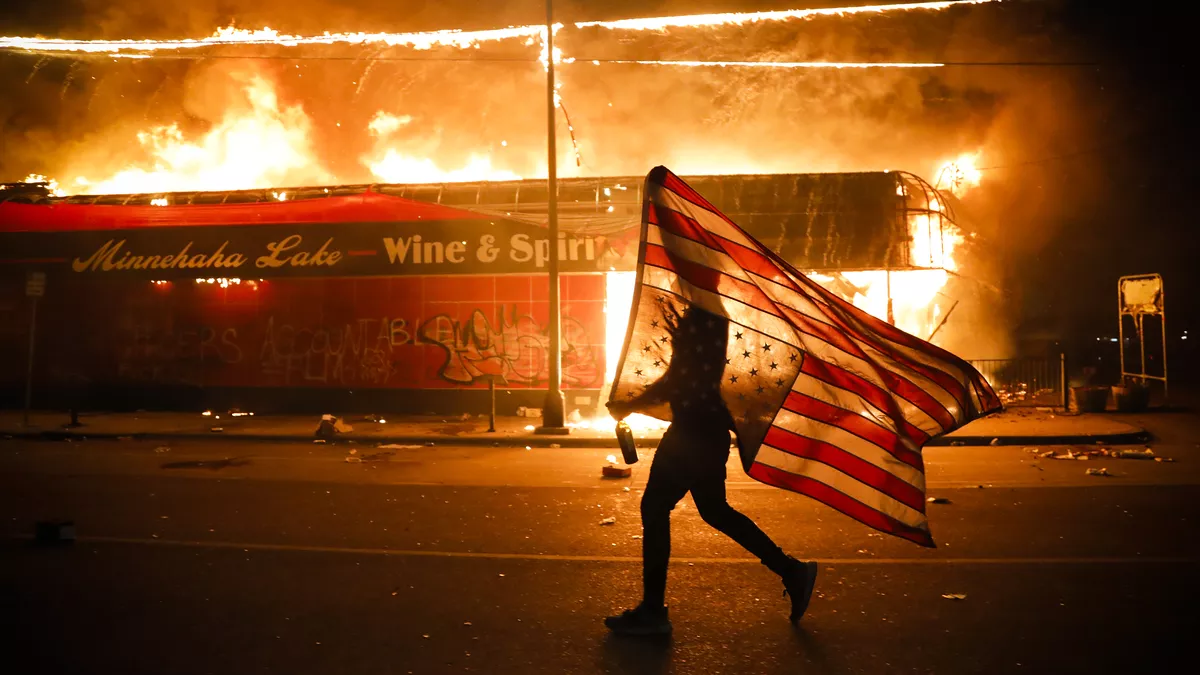 ABD sokakları yangın yeri... George Floyd protestoları büyüyor!