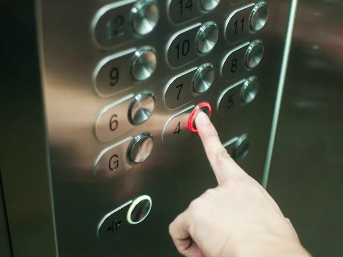 'Asansörler ve apartman kapıları virüsün bulaşacağı en riskli alanlar'