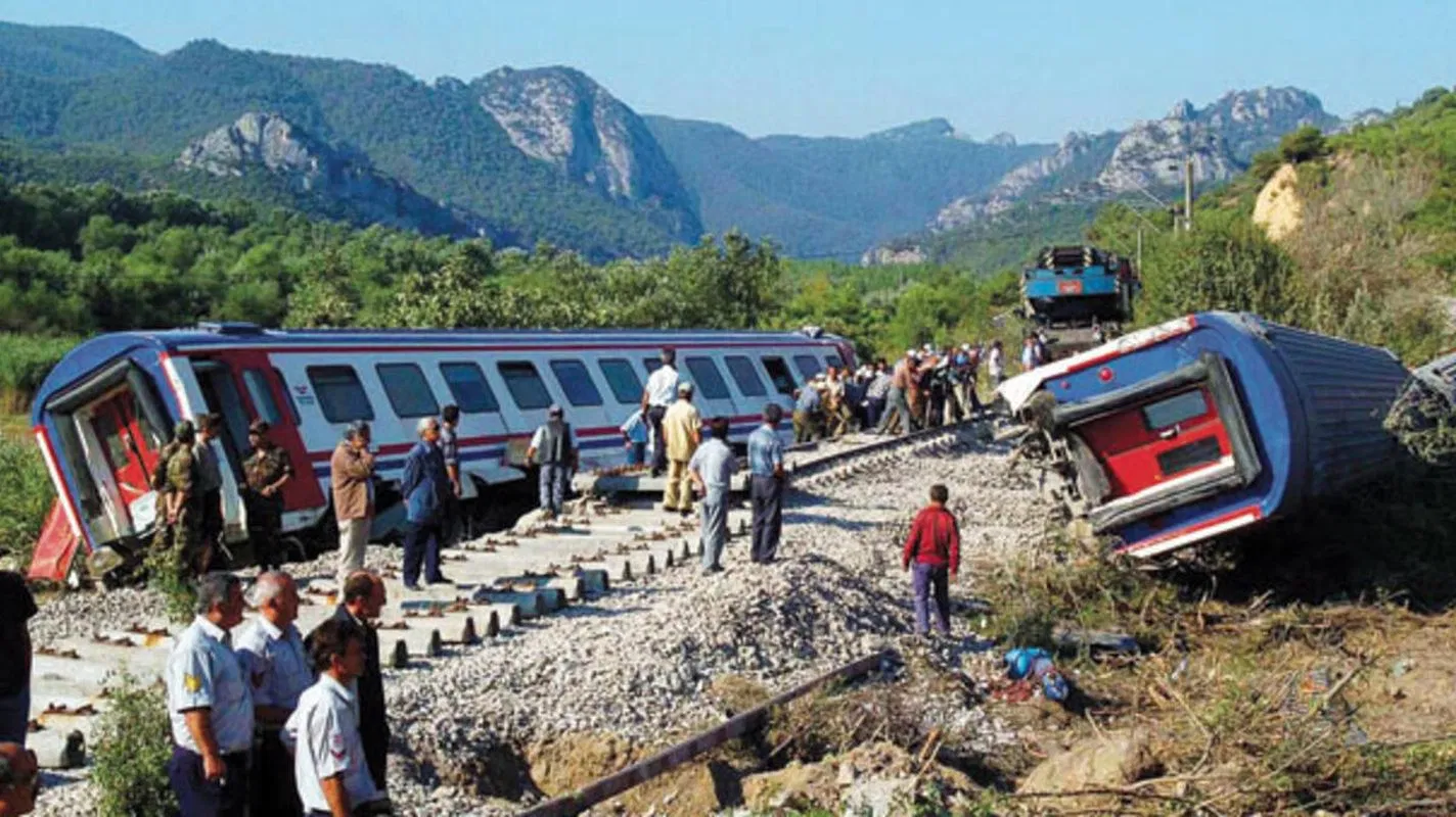 41 kişinin hayatını kaybettiği YHT faciasının üzerinden 16 yıl geçti: Tren kazaları dünya ortalamasının üç katı