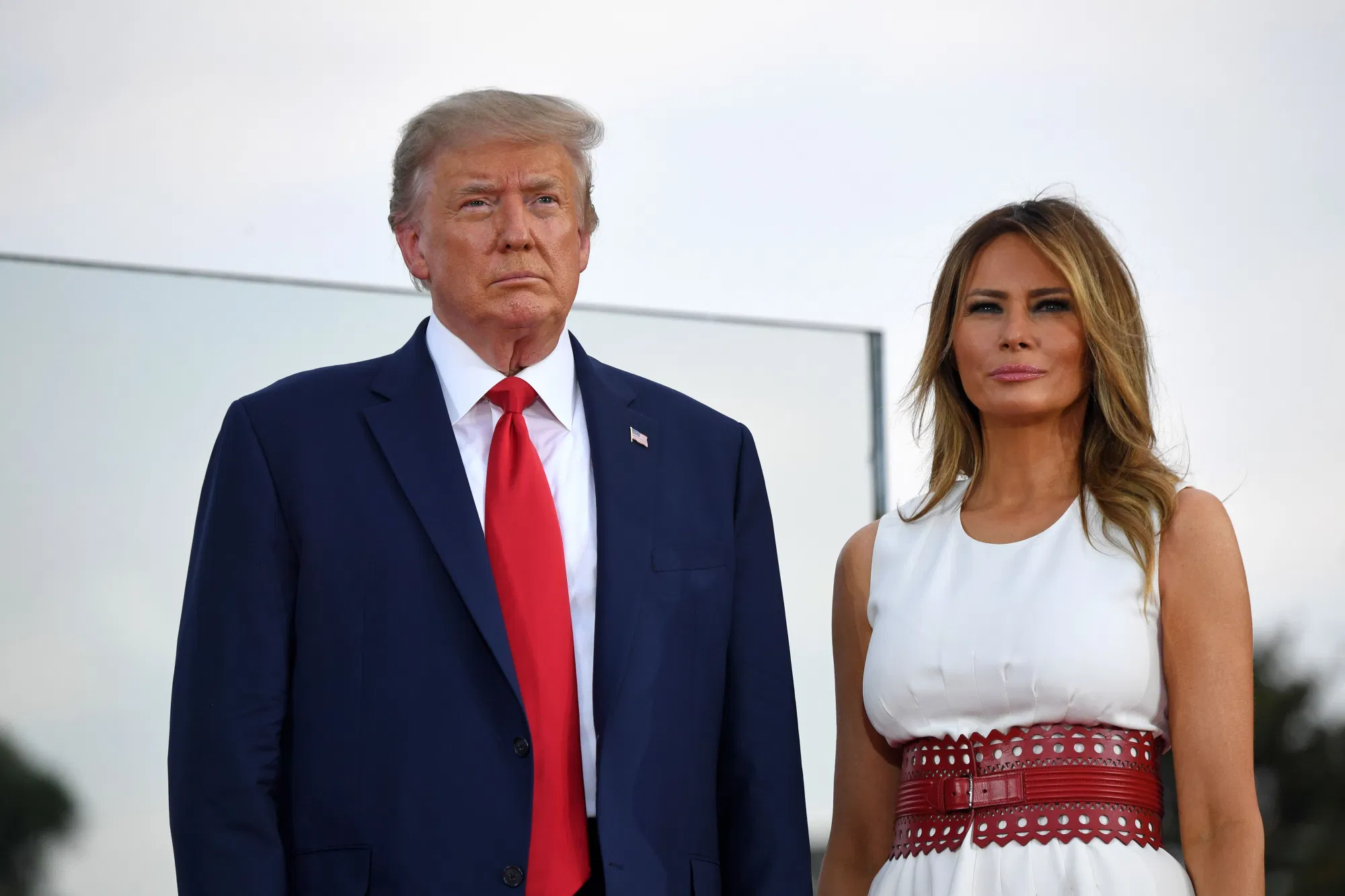 Trump çifti Beyaz Saray’dan ayrıldıktan sonra ilk kez görüntülendi