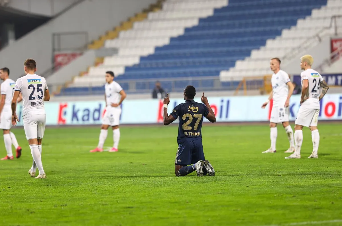 Fenerbahçe, Kasımpaşa deplasmanında 3 puanı 3 golle aldı