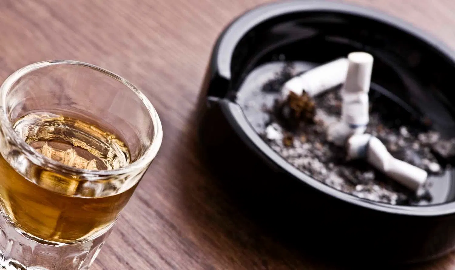Sigara ve alkole yeni yasaklar geliyor
