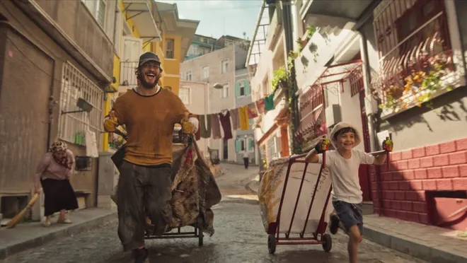 Çağatay Ulusoy'un oynadığı 'Kağıttan Hayatlar' filminden ilk fragman