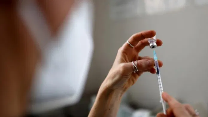 Sırası gelmeden koronavirüs aşısı olduğu ortaya çıkmıştı: Belediye başkanı istifa edeceğini açıkladı