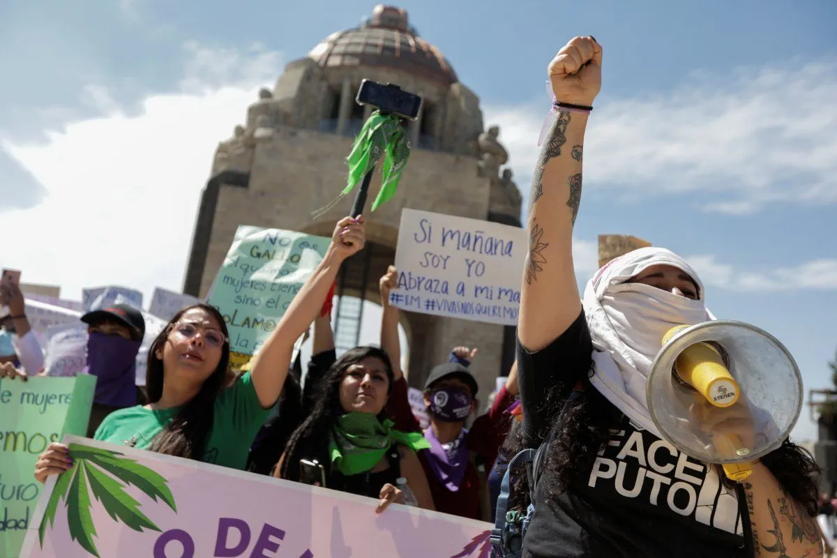 Meksika'da binlerce kadın, adı tecavüz iddialarına karışan kişinin valiliğe aday gösterilmesine karşı