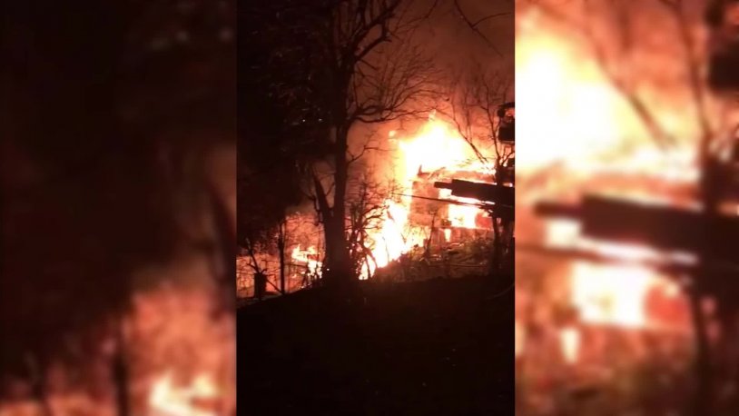Artvin'de yangın: 4 ev yandı