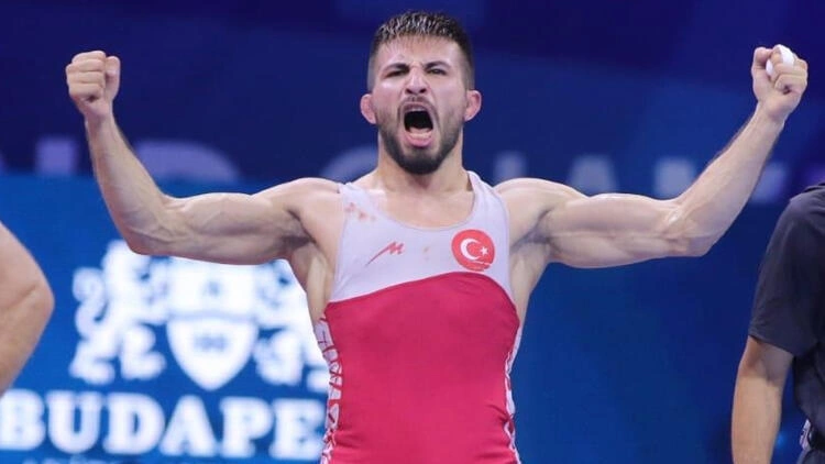 Süleyman Atlı, Avrupa Güreş Şampiyonası'nda altın madalya kazandı