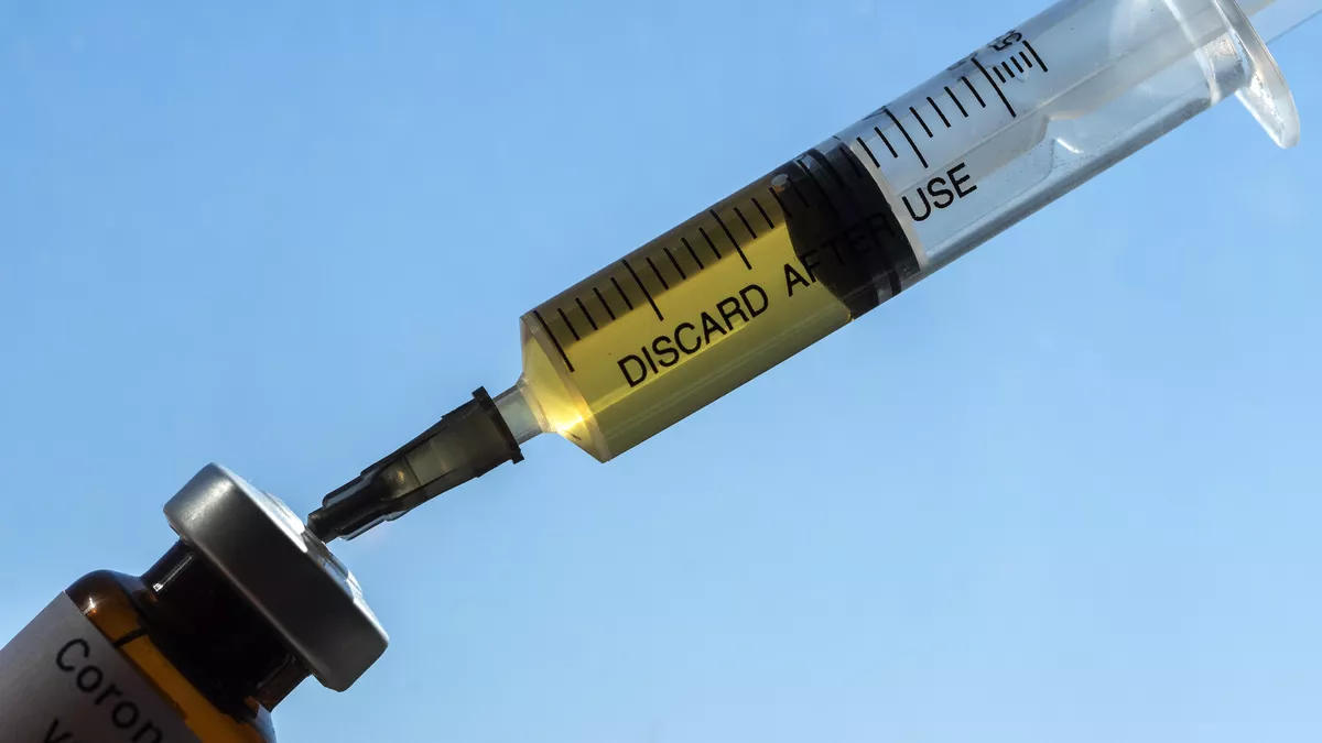 Almanya'da bir kişiye 1 doz yerine yanlışlıkla 5 doz aşı yapıldı