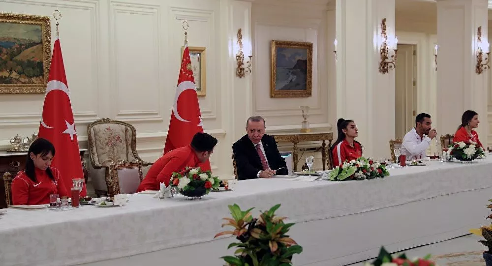 Erdoğan milli sporcularla iftar yaptı