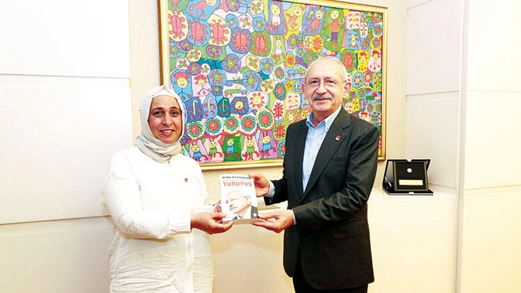 Kılıçdaroğlu 20 bininci kadın üyeyi makamında konuk etti