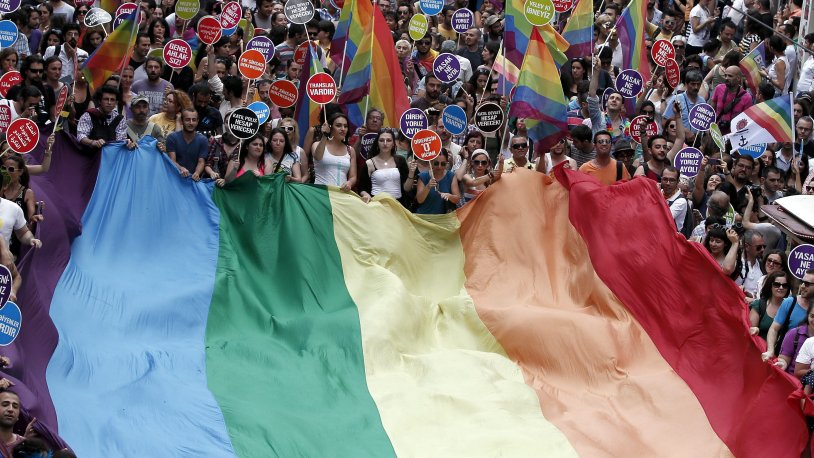 Yılmaz Özdil'den olay yazı: LGBTİ gibi onurunuz olsa keşke!