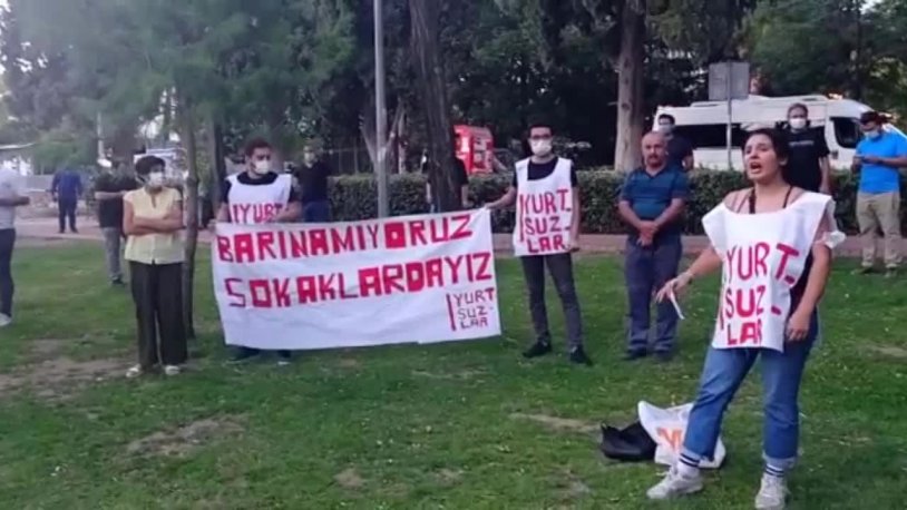 İzmir'de öğrenciler Hasanağa Parkı'nda sabahladı