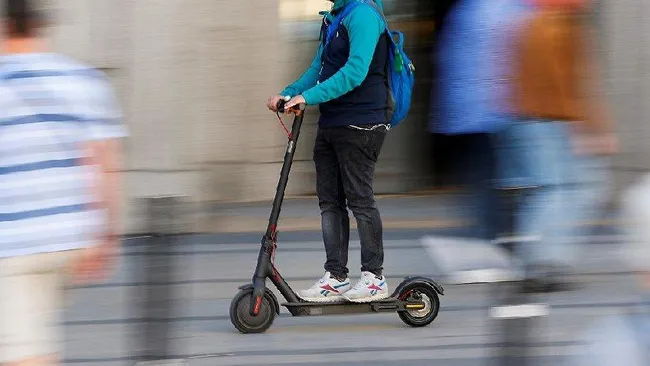 Elektrikli scooterlarda yeni düzenleme: Artık herkes kullanamayacak!