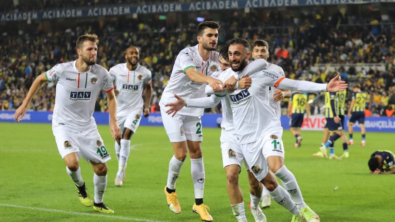 Fenerbahçe'ye Kadıköy'de şok! 3 şutta 2 gol...