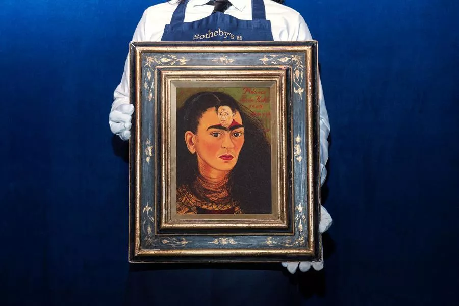 Frida Kahlo'nun otoportresi New York'ta rekor fiyata satıldı