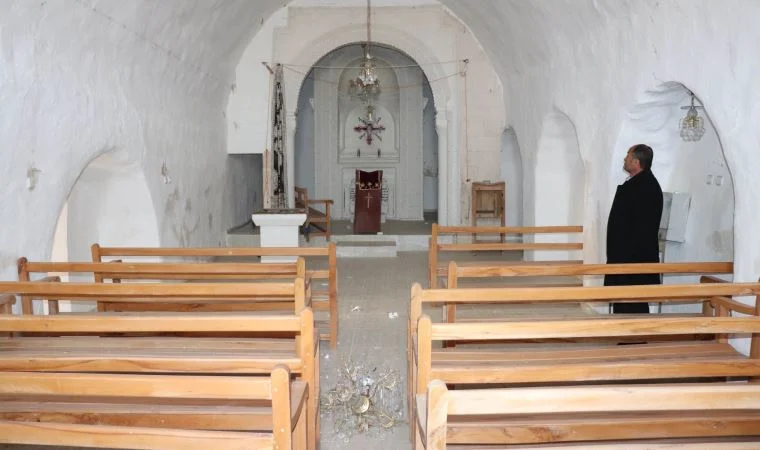 Mardin'de hırsızlar, 800 yıllık kiliseye dadandılar: 'Çanı da çalmaya kalkmışlar'