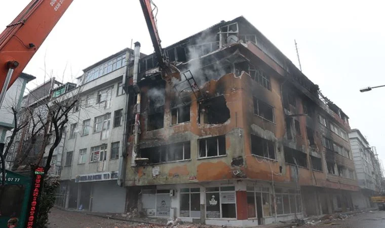 5 kişi hayatını kaybetmişti: Güngören'deki bina yıkıldı