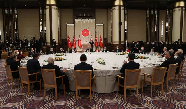 Erdoğan'ın 'vefa' yemeğinde neler yaşandı? İçeride olan yazar her şeyi anlattı