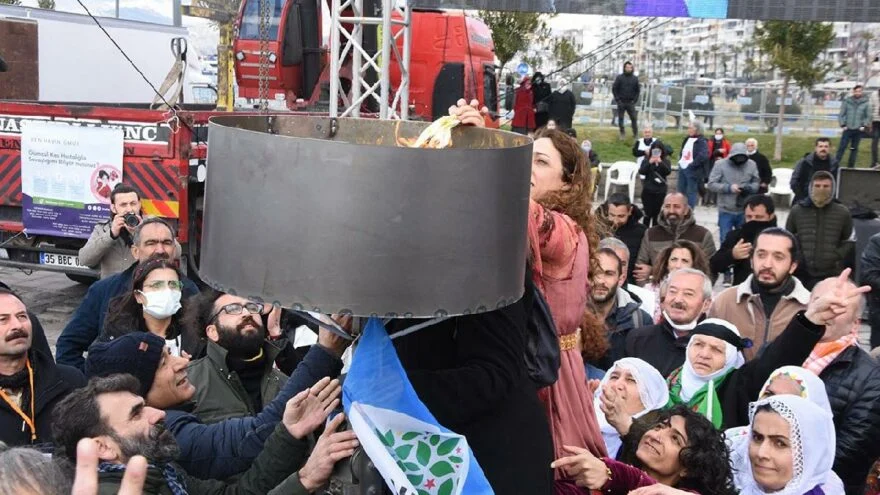 İzmir'deki Newroz kutlamasında 45 gözaltı