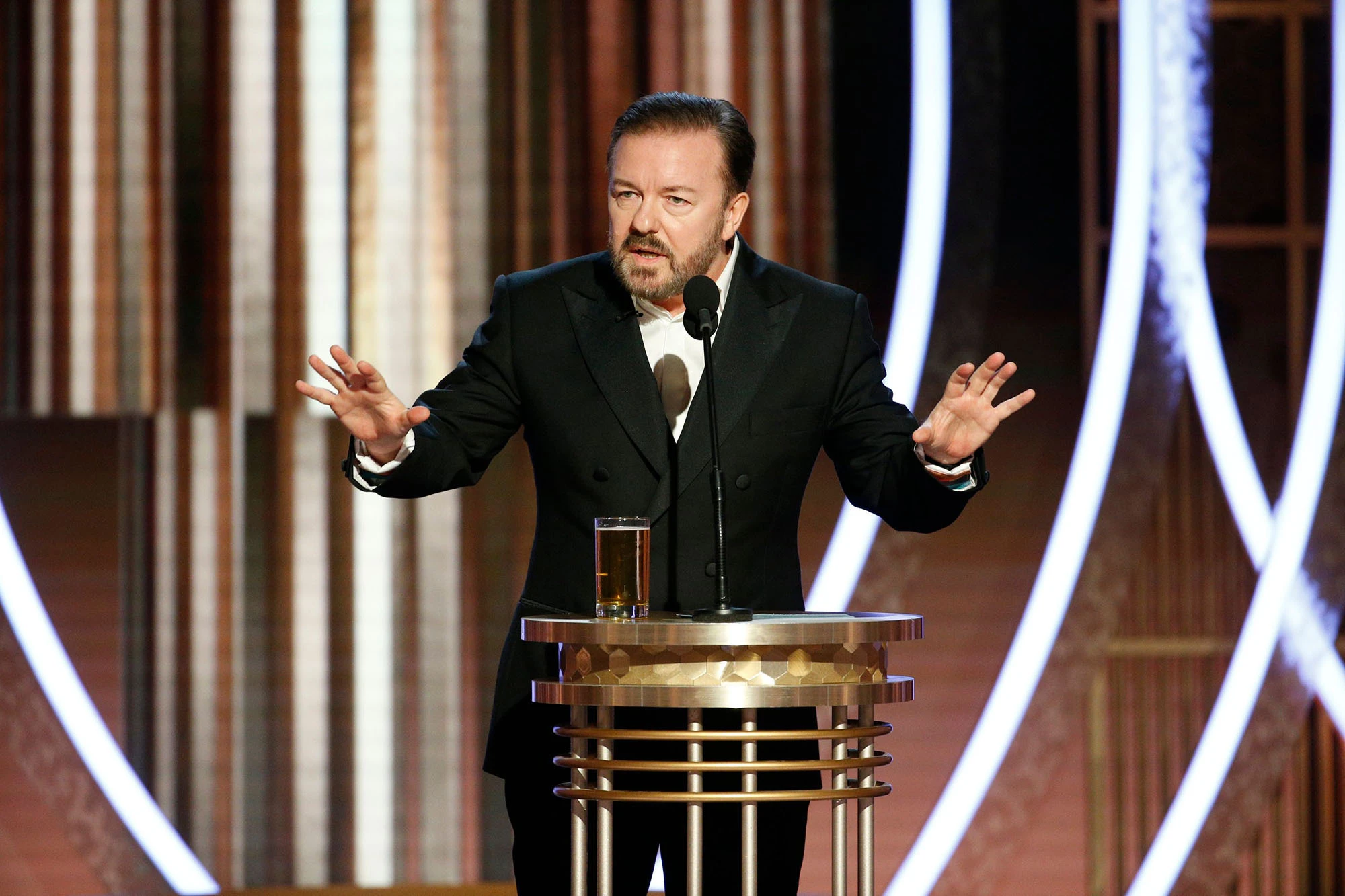 Gervais'ten Oscar tokatıyla ilgili ilk yorum: Eşinin saçıyla ilgili değil eşinin erkek arkadaşıyla ilgili şaka yapardım