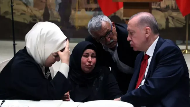 İftar yemeğinde dikkat çeken kare: Erdoğan çiftinin üzüntüsü kameraya yansıdı