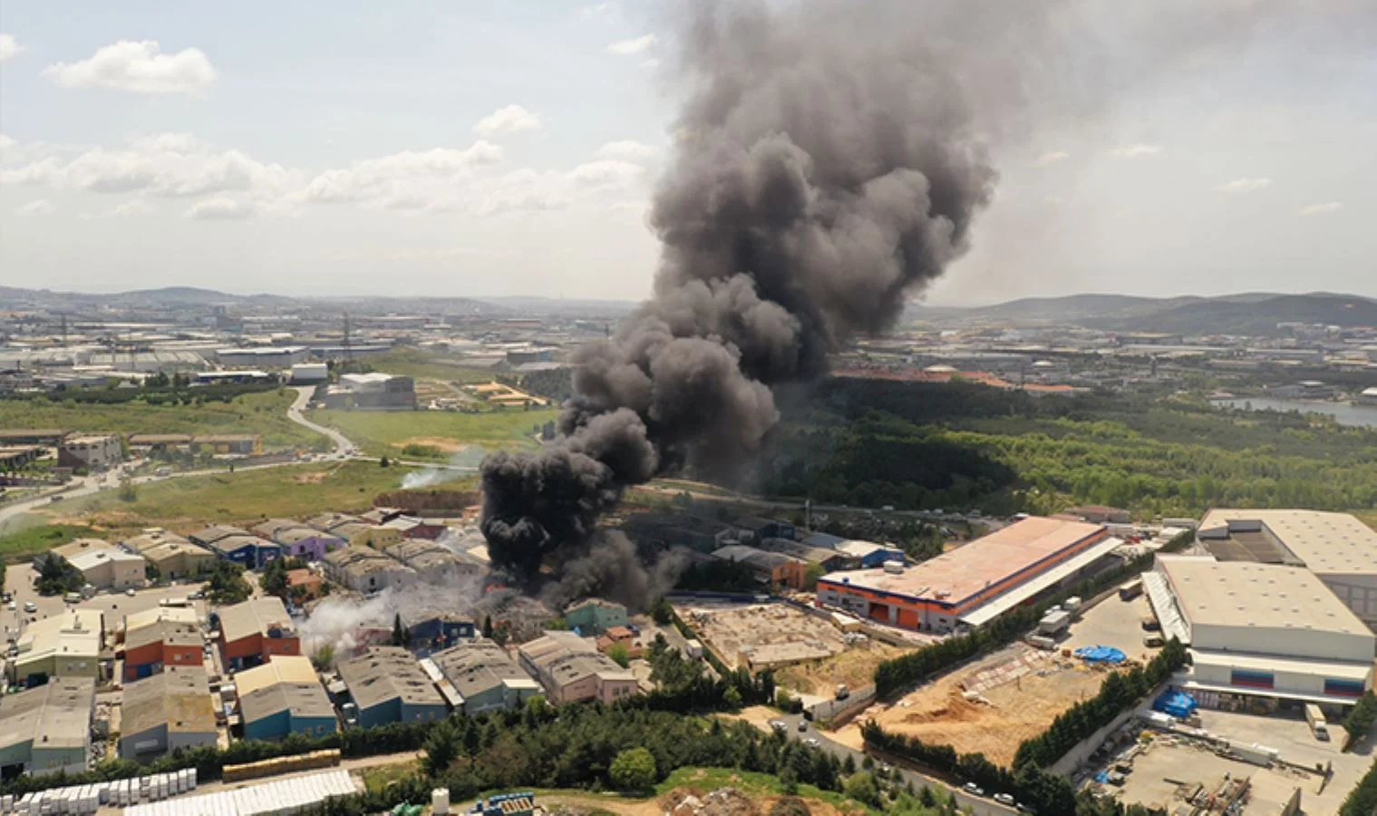 Tuzla'da boya ve vernik fabrikasında patlama: 3 işçi öldü, 6 işçi yaralandı