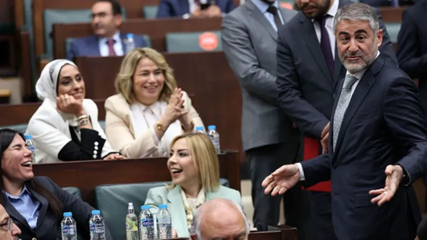 Nureddin Nebati'den Meclis'te 'Güldür Güldür' show