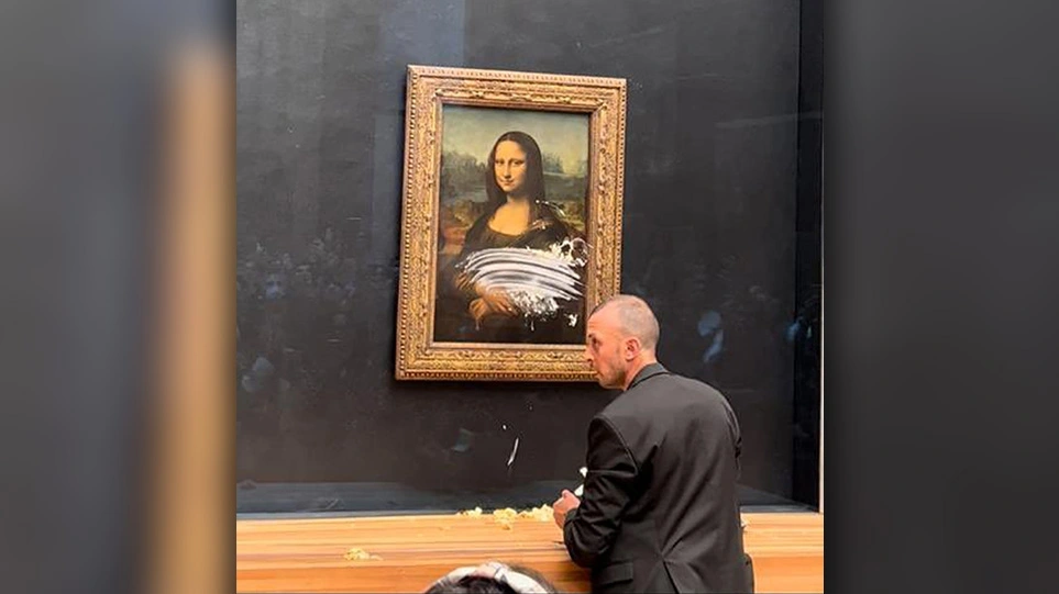 Paris'te Mona Lisa'ya pastalı saldırı: Tekerlekli sandalyeyle yaklaştı, bir anda ayağa kalktı