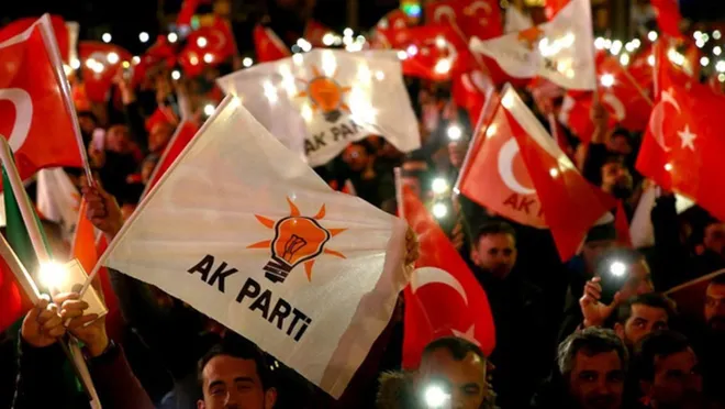 'Nasıl bir Türkiye'de yaşamak istersiniz?' anketi: MHP'lilerin yüzde 75'i 'demokratik' dedi, AKP'lilerin yanıtları dikkat çekti
