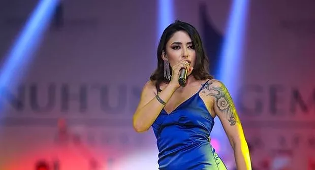 Konseri yasakları ile gündeme gelen Melek Mosso: 'Aydınlık için şarkı söylemeye devam, beni asla susturamazlar'