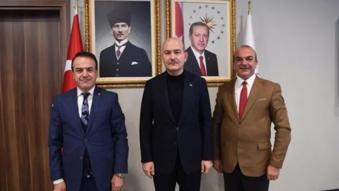 Süleyman Soylu'nun rüşvetçi başkanlarla fotoğrafı ortaya çıkmıştı: Meclis gündemine taşındı
