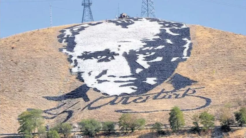 1982'de yapılan dev Atatürk portresi siliniyor