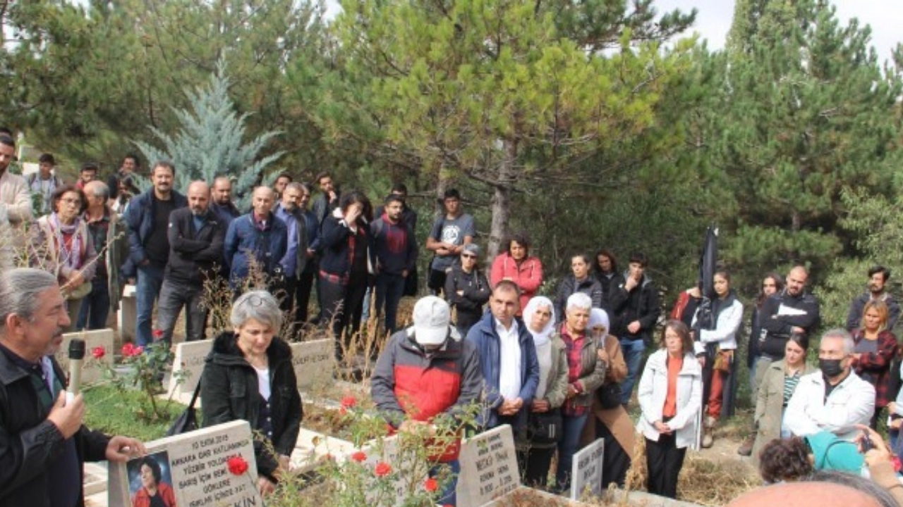 10 Ekim Katliamı'nda hayatını kaybedenler anıldı: 'Sosyalizm demeye devam edeceğiz'