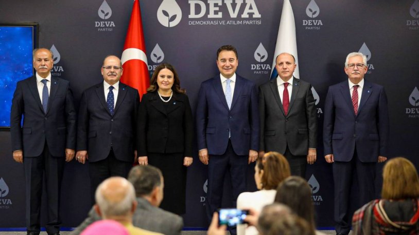 Eski AKP'li vekil ve bürokratlar DEVA Partisi'ne katıldı