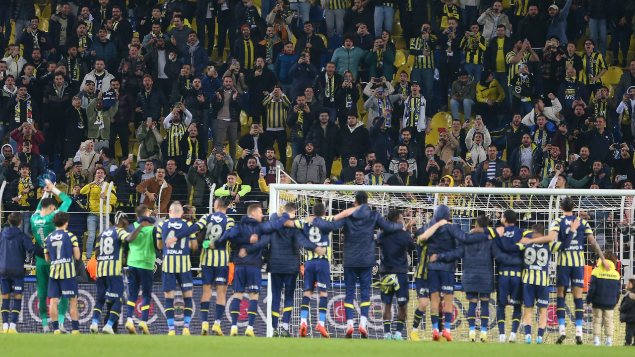 Fenerbahçe gol oldu, yağdı; liderlik koltuğuna oturdu